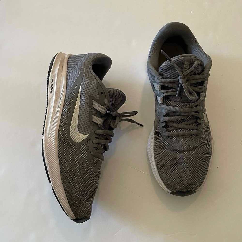 Nike Unisex Revolution 5 Grey Running Shoes